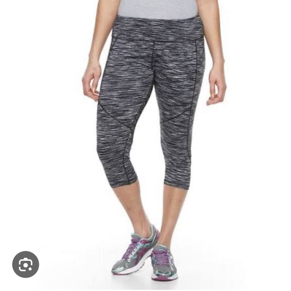 Tek Gear Mid Rise Capris Sz XL